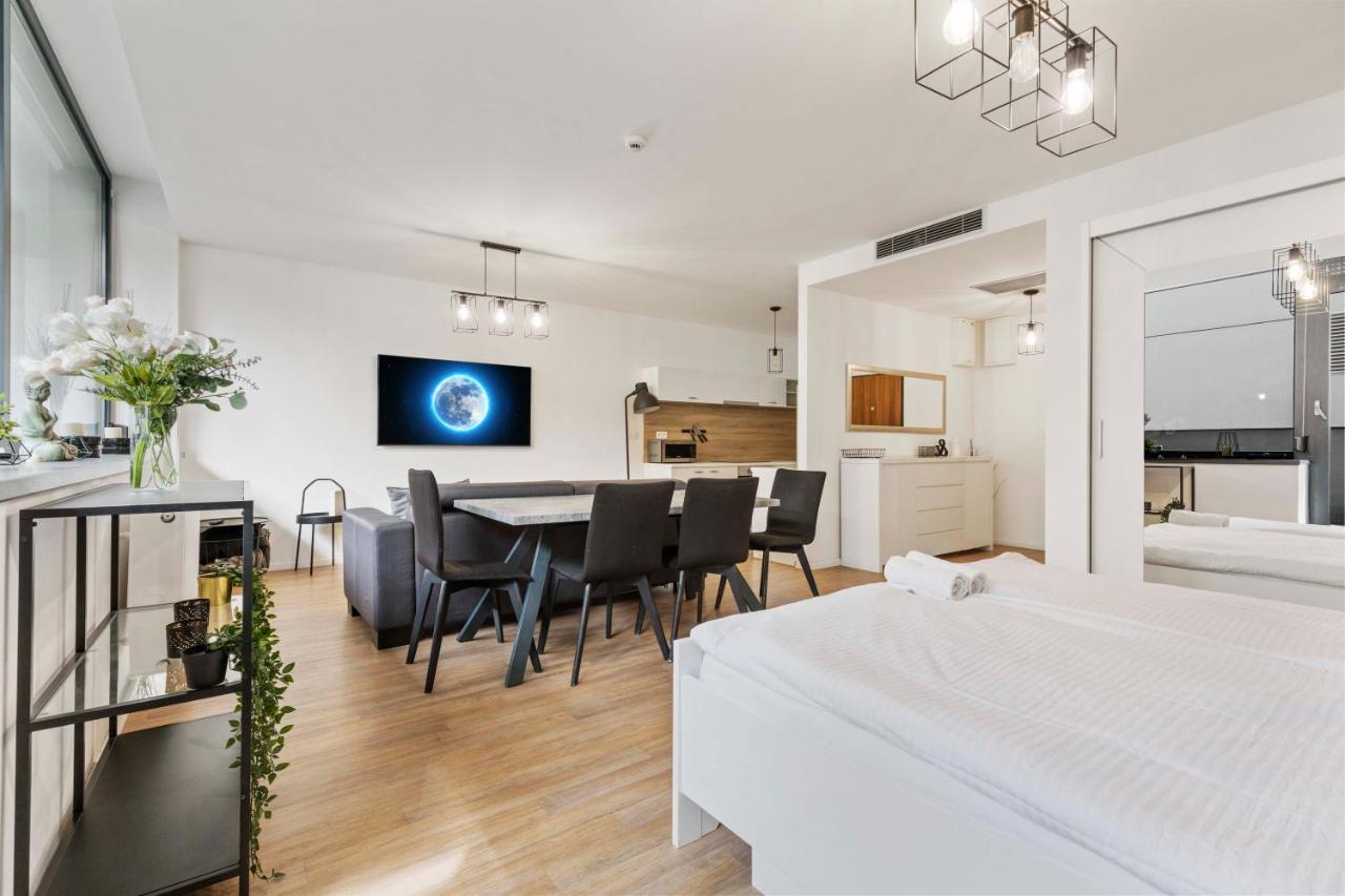 Apartamento Lam Moon - Ac - Terrace Bratislava Exterior foto